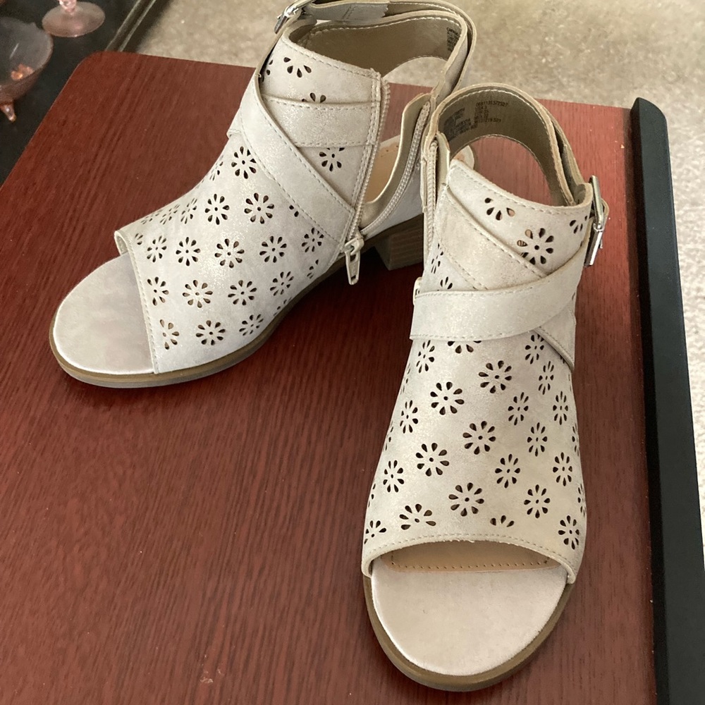 Beige casual shoes with small heel Open toed New